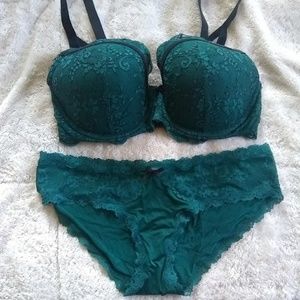 Emerald green lace